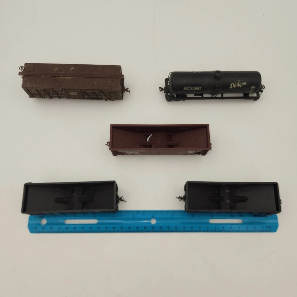 Vintage HO Scale Model Train Rolling Stock 5 Lot Pennsylvania Burlington Philgas